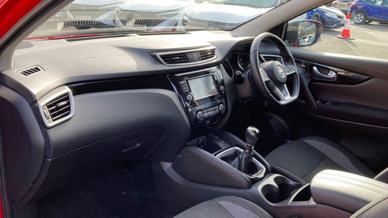 Nissan Qashqai 1.3 DiG-T Acenta Premium 5dr Petrol Hatchback